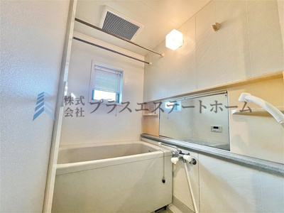 【浴室】 | ドルフ須磨月見山 | 窓付きの浴室は採光、換気、開放感の向上などの多くのメリットがあります♪