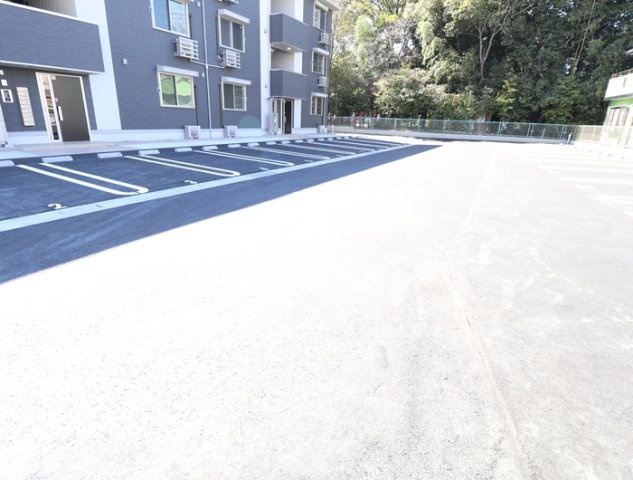 Forest Garden河尻の駐車場