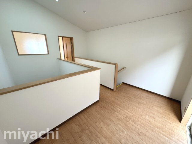 ユニバース夷山の洋室