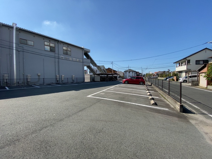 アイツーハイツの駐車場
