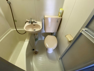 浴室内にトイレがあります！