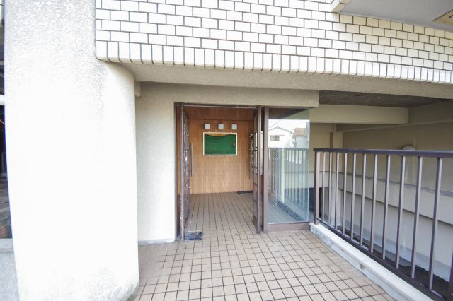 山手ハイツのエントランス