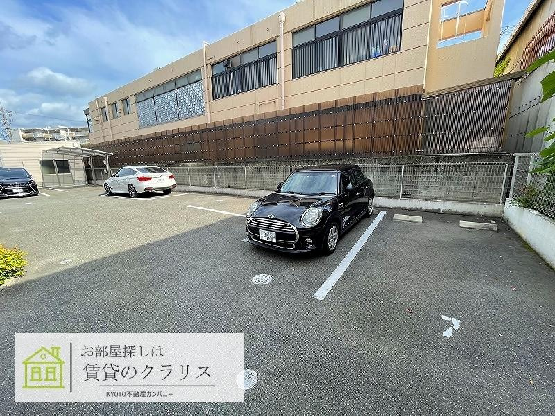 エスポワールブリイエの駐車場