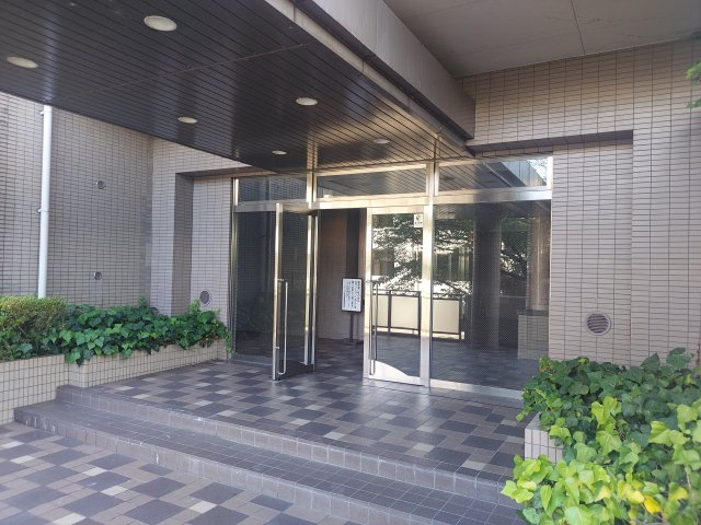 サーパス西宮塩瀬弐番館のエントランス