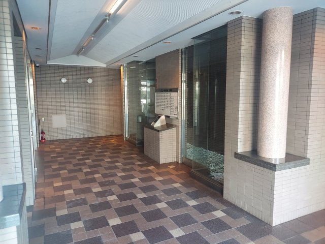 サーパス西宮塩瀬弐番館のエントランス