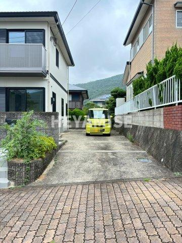 小江原住宅B棟の駐車場