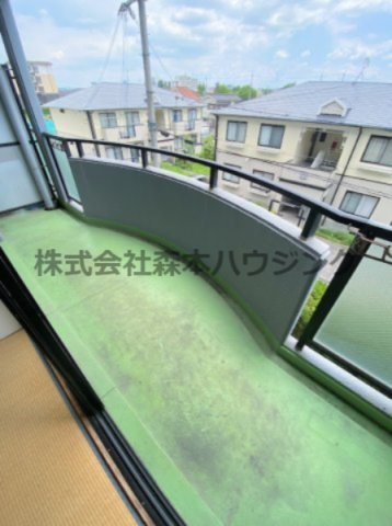 【バルコニー】 | 　ソフィアコート | 開放的で明るい空間を演出してくれるバルコニーです