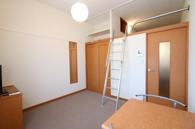 【居間・リビング】 | レオパレス亀岡駅前 | 家具家電付により急な転勤や新生活を今すぐスタートできます！