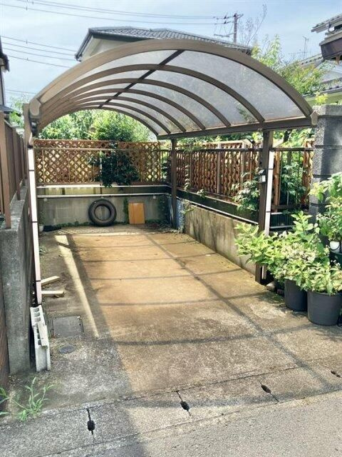 野々下戸建の駐車場|駐車場完備です