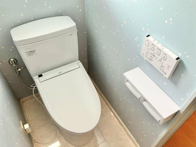 野々下戸建のトイレ|ゆったりとした空間のトイレです