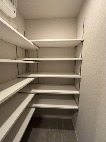 シーズンフラッツ青葉通一番町の玄関