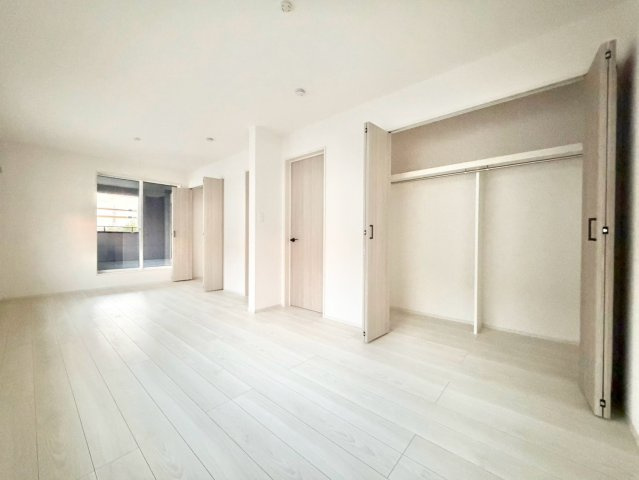 名古屋市緑区藤塚１丁目　全２棟の洋室|収納も充実した子供部屋。学用品もすっきり片付き、集中して過ごせる環境です。