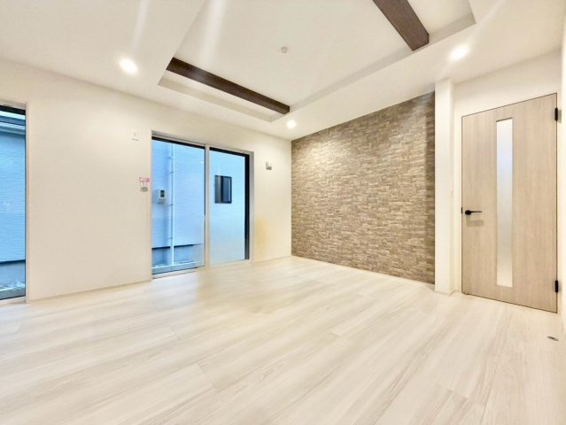 名古屋市緑区藤塚１丁目　全２棟の居間・リビング|家族が自然と集まる広々としたリビング。お子様の成長を見守りながら過ごせます。