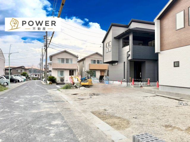 名古屋市緑区藤塚１丁目　全２棟の前面道路含む現地写真|十分な幅が確保されており、車の出し入れもスムーズ。お子様の送り迎えなど、日常の動作も快適に行えます。