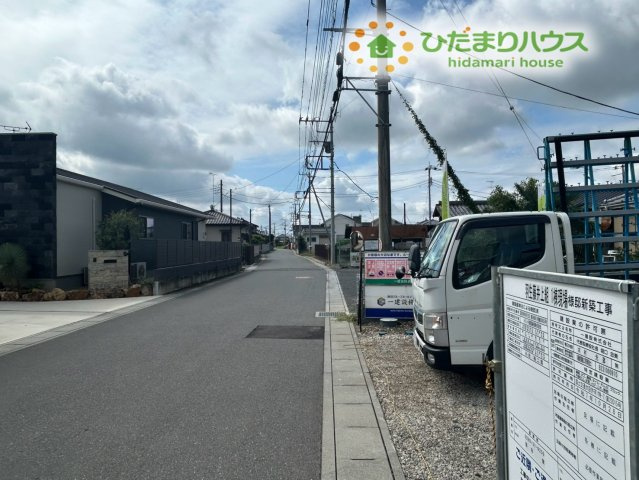 羽生市藤井上組　新築一戸建て　リーブルガーデンズ　01の前面道路含む現地写真