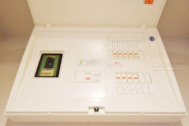 【発電・温水設備】 | ワコー人形町マンション | ブレーカーや給湯設備等のお写真です。～即日のご見学可能～　お問合せはお気軽に。