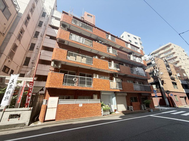 【外観】 | ワコー人形町マンション | 手が行き届いた共用部が自慢の、清潔感のあるマンションです。～即日のご見学可能～　お問合せはお気軽に。