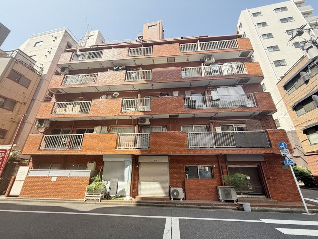 【外観】 | ワコー人形町マンション | 手が行き届いた共用部が自慢の、清潔感のあるマンションです。～即日のご見学可能～　お問合せはお気軽に。
