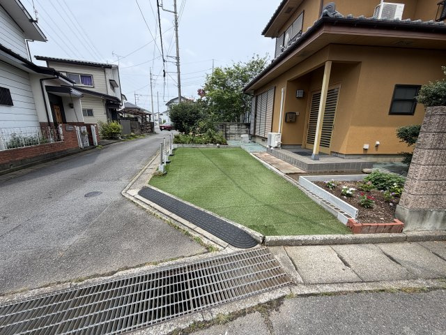 前橋市天川原町2丁目　中古住宅の駐車場