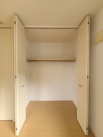アピラの収納|2階洋室6帖　クローゼット