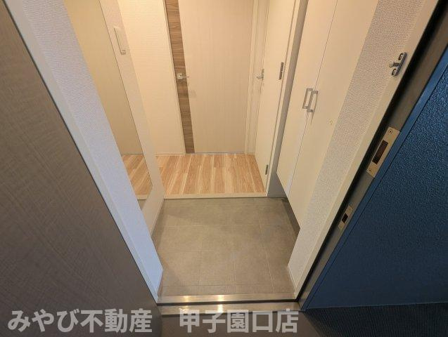 セレニテ甲子園プリエの玄関