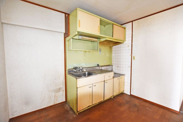中津有明マンションのキッチン|壁付タイプのキッチンで作業に集中できるので、毎日の調理も快適に行えます。
■お客様のご希望に応じたリフォームのご提案も可能です。