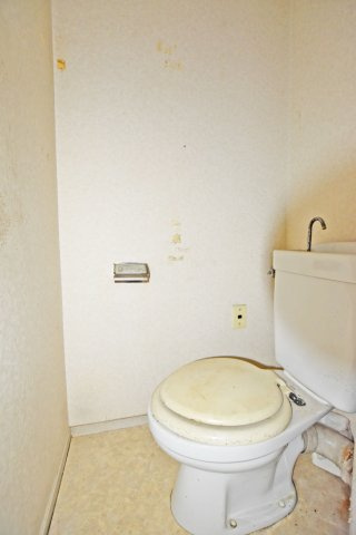 中津有明マンションのトイレ|理想の暮らしに合わせたリフォームについても、お気軽にご相談いただけます。
