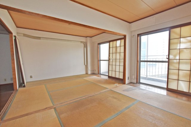 中津有明マンションの和室|和室ならではの使い勝手の良さがあり、来客対応やお子様の遊び場など幅広く活用できます。
■お客様のご希望に応じたリフォームのご提案も可能です。