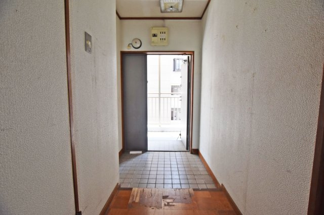 中津有明マンションの玄関|使い勝手の良い広さを確保した玄関は、靴の脱ぎ履きやお掃除もスムーズに行えます。
■お客様のご希望に応じたリフォームのご提案も可能です。