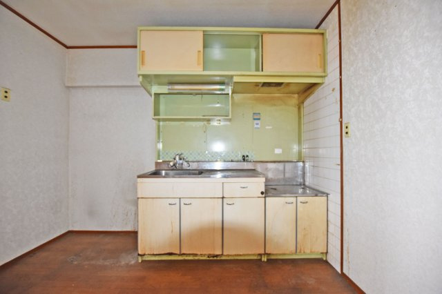 中津有明マンションのキッチン|壁付タイプのキッチンで作業に集中できるので、毎日の調理も快適に行えます。
■お客様のご希望に応じたリフォームのご提案も可能です。