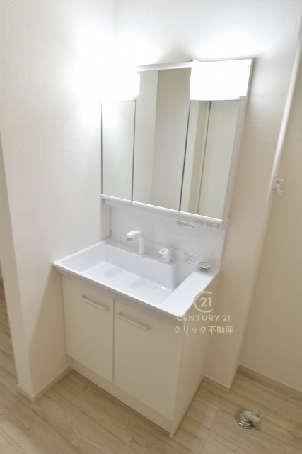 TERRACE　ひたちなか市津田東　1期 　2の独立洗面台|シャンプードレッサー付き洗面台は、広めで使いやすい、お手入れが楽なデザインです。