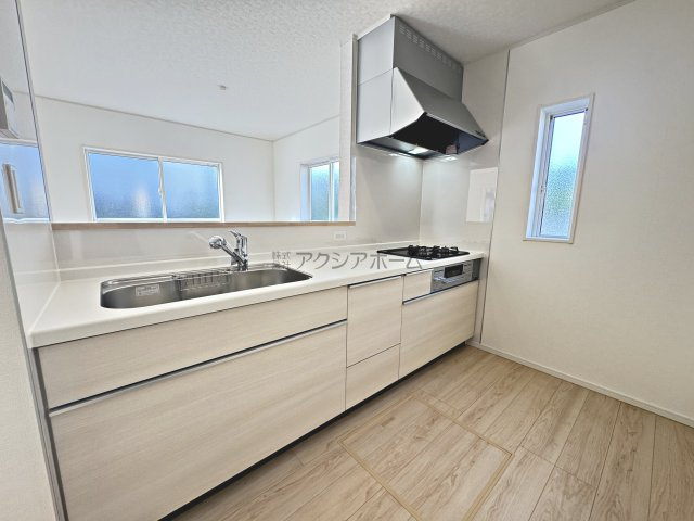 入間市扇台1丁目・全5棟　新築一戸建　4号棟のキッチン|家事動線のよい対面キッチン
