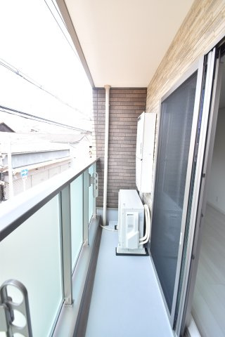 大阪市城東区鴫野東３丁目のアパートのバルコニー