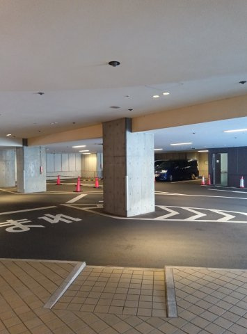 御影タワーレジデンスの駐車場