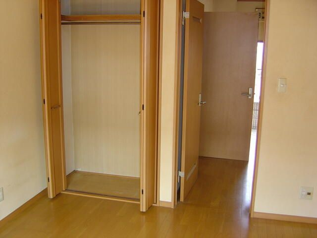 北足立郡伊奈町内宿台１丁目のアパートの収納