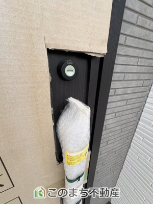 【玄関】 | いろどりアイタウン栃木市藤岡町藤岡22-P3　1号棟 | 電子キー＆ディンプルキーで防犯性に優れた玄関扉です☆
