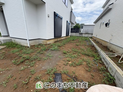 【庭】 | いろどりアイタウン栃木市藤岡町藤岡22-P3　1号棟 | 【建設中写真】お庭で家庭菜園やBBQを楽しめます☆