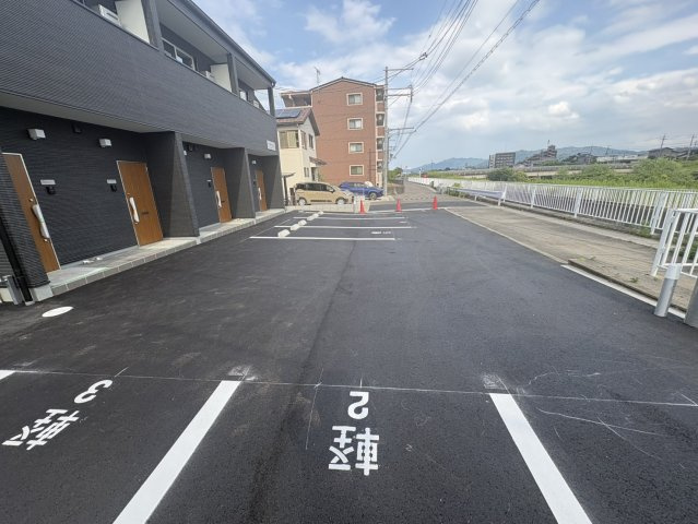 【駐車場】 | フォレスト矢倉 | 車をお持ちの方に嬉しい駐車場付きの物件です