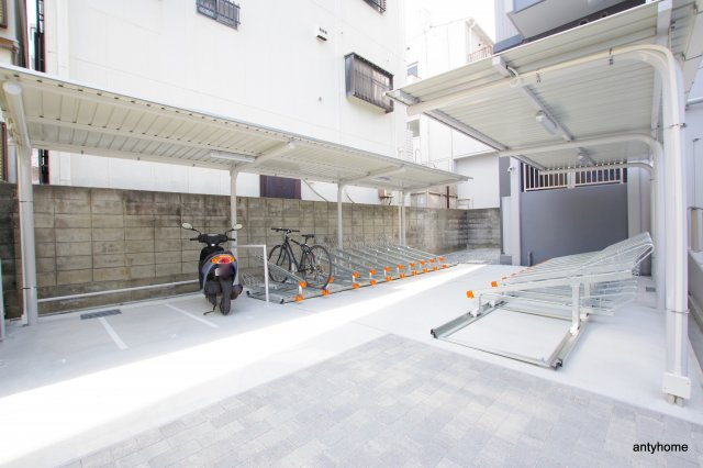 STORM 仲介手数料無料の駐車場