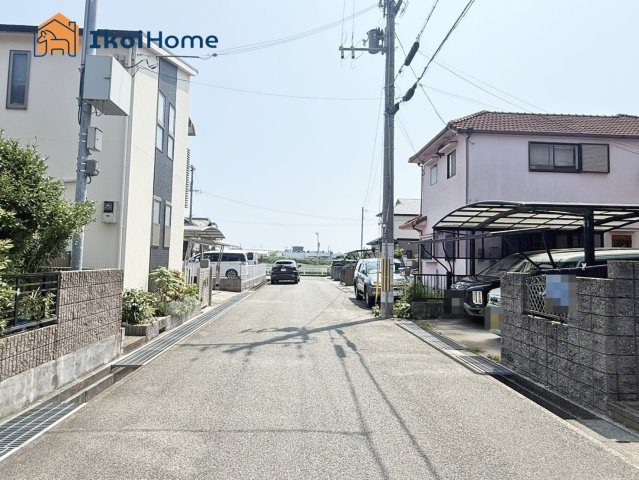 神戸市西区玉津町高津橋　中古戸建の前面道路含む現地写真|●年中無休：当日予約可●南東側道路幅員約6ｍで広々しております！交通量も少なく安心です！