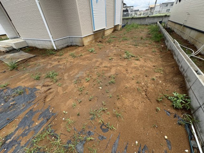 【庭】 | いろどりアイタウン栃木市藤岡町藤岡22-P3　2号棟 | 【建設中写真】お庭で家庭菜園やBBQを楽しめます☆