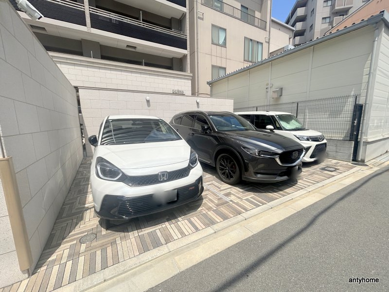 ボーベル玉造の駐車場
