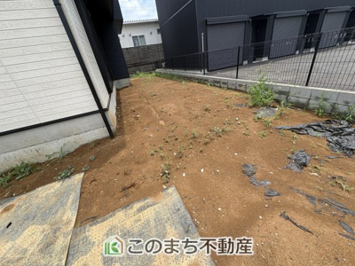 【庭】 | いろどりアイタウン栃木市藤岡町藤岡22-P3　3号棟 | 【建設中写真】お庭で家庭菜園やBBQを楽しめます☆