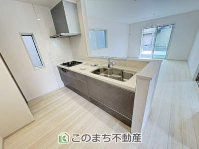 【キッチン】 | いろどりアイタウン栃木市藤岡町藤岡22-P3　3号棟 | 【同社施工写真】建具やクロスその他仕様が異なる場合がございます☆
