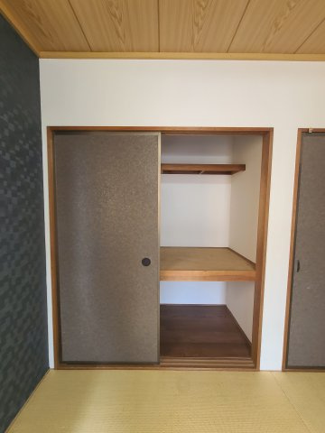 グランドハイツ三野の収納|和室6帖　押入
