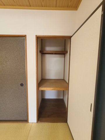 グランドハイツ三野の収納|和室6帖　押入