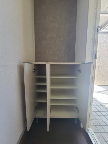 グランドハイツ三野の玄関|シューズボックス
