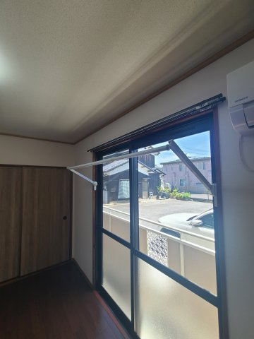 グランドハイツ三野の設備|室内物干し　西側洋室6帖にあります
