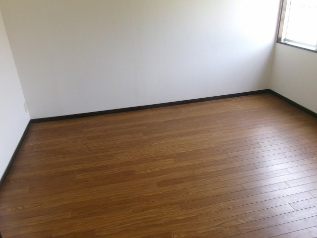 フローラル美苑の洋室
