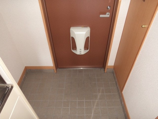 名古屋市港区川間町１丁目の賃貸マンションの玄関